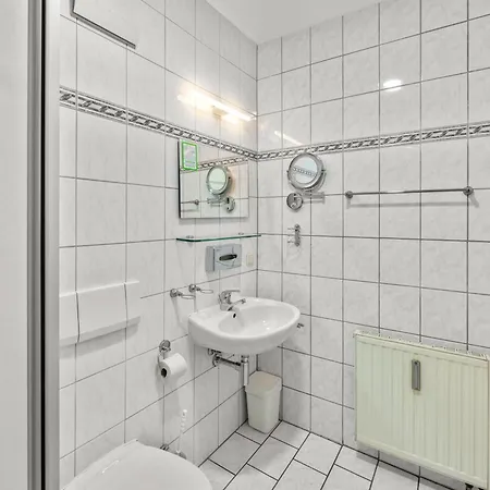 מלון Friedrichstadt 3*